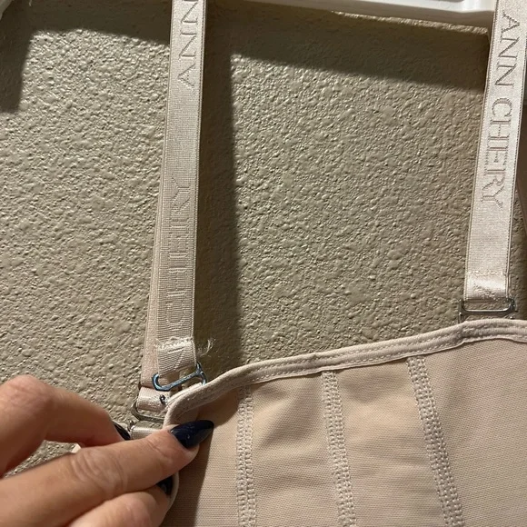 Shape-wear.